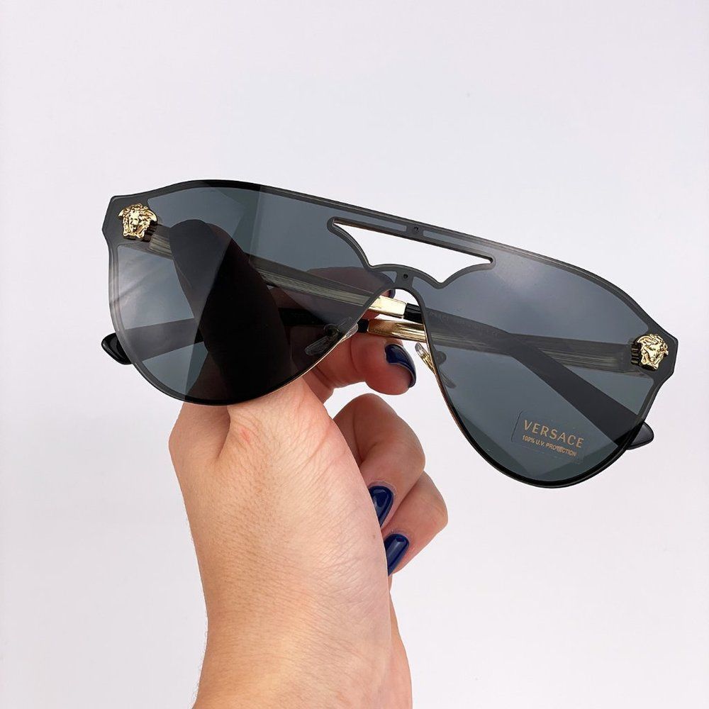 🔥 Versace Sunglasses VE2161 100287 Shield Gold Black Gray Unisex - Picture 9 of 11